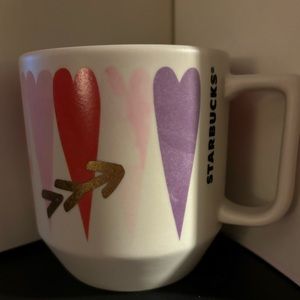 Starbucks hearts mug like new.
